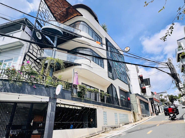 Giảm giá sâu căn hộ 4 tầng